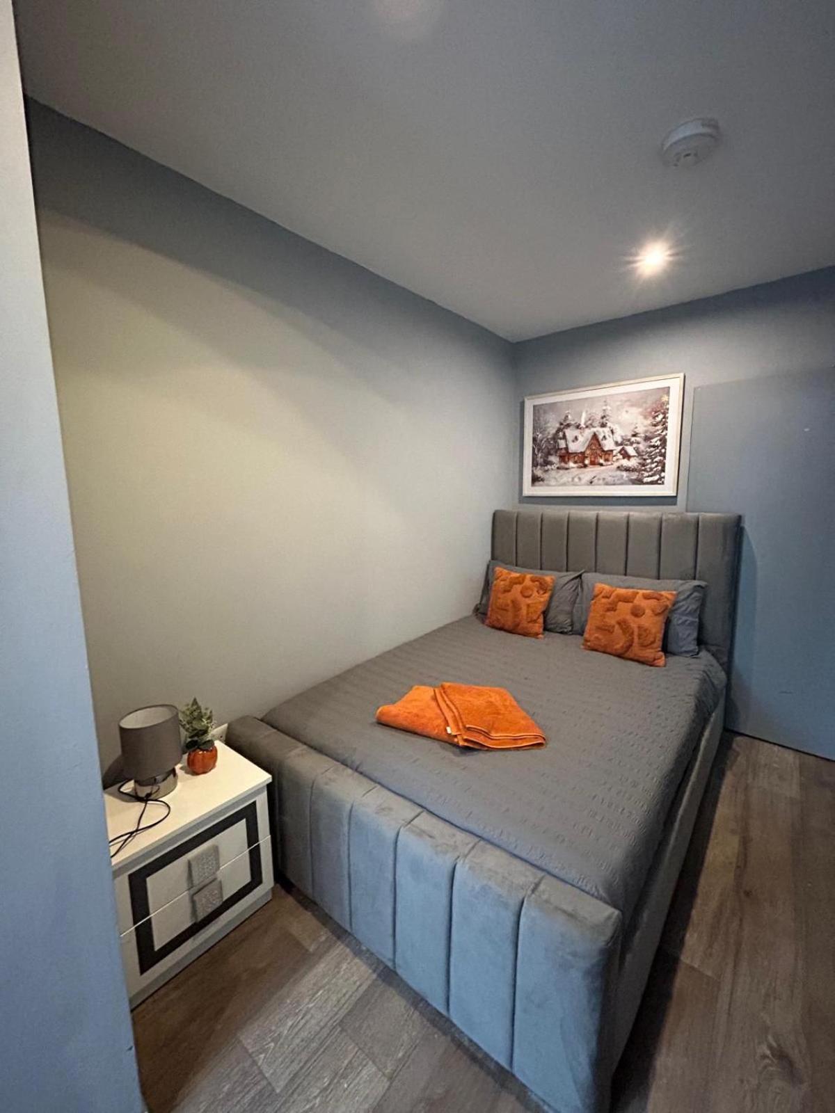 לונדון 2 Bedroom Flat In Euston 2 Mins Away From Station, No Lift מראה חיצוני תמונה
