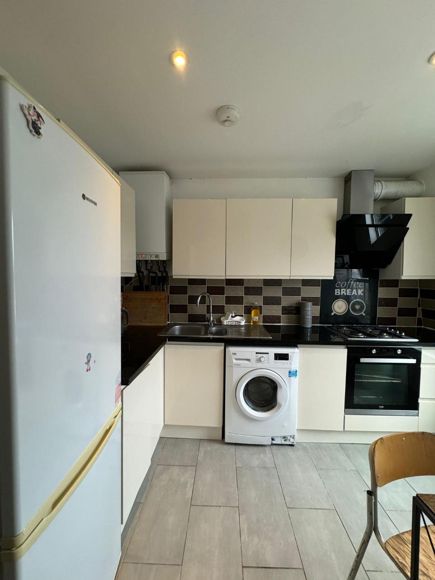 לונדון 2 Bedroom Flat In Euston 2 Mins Away From Station, No Lift מראה חיצוני תמונה