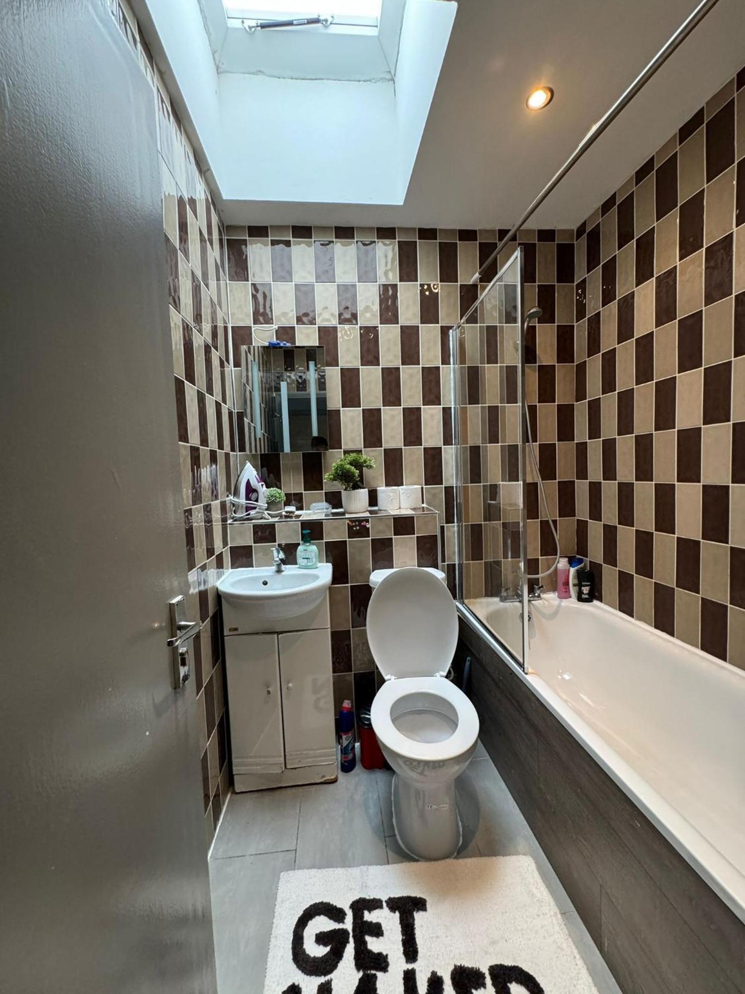 לונדון 2 Bedroom Flat In Euston 2 Mins Away From Station, No Lift מראה חיצוני תמונה