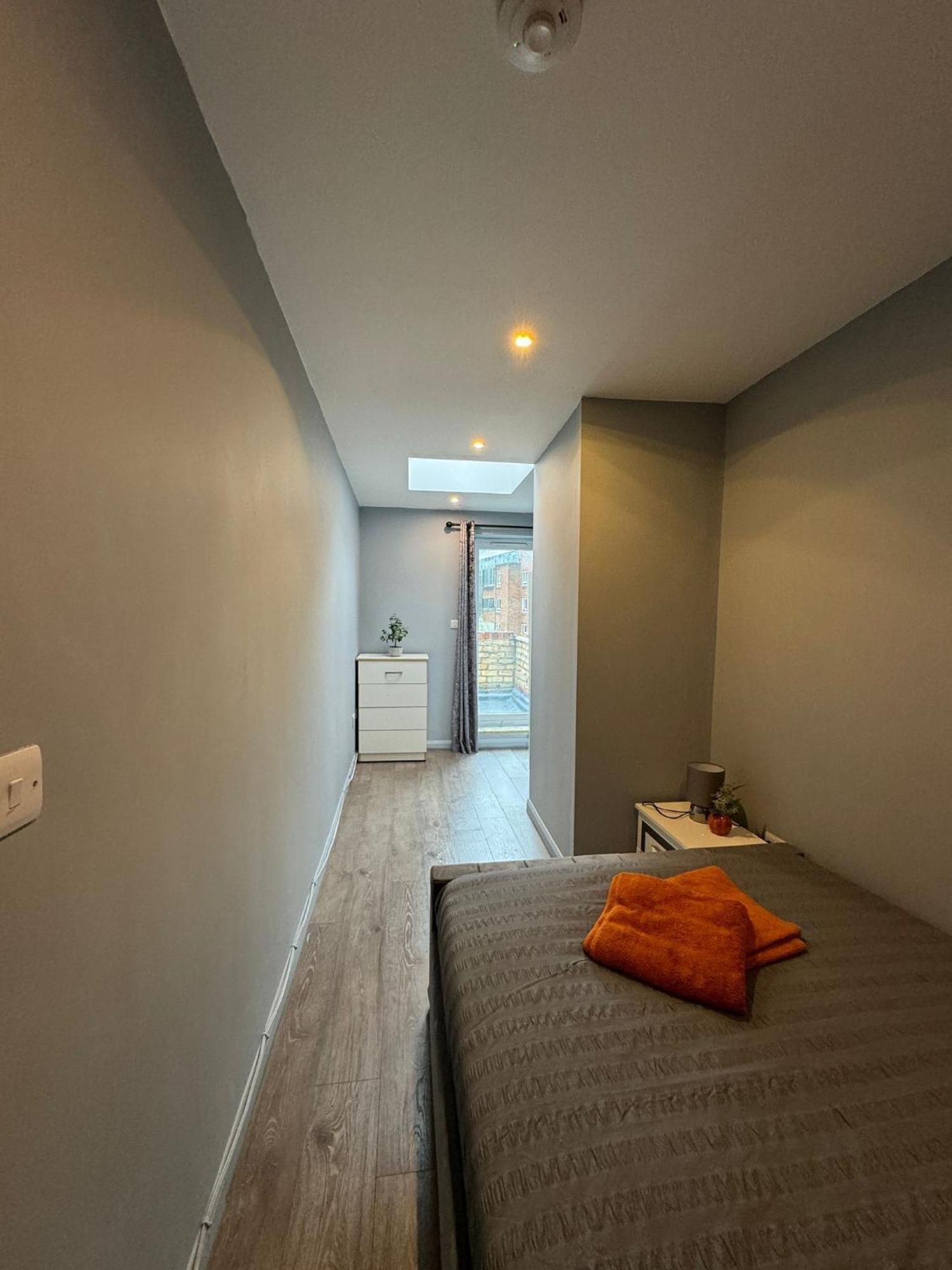 לונדון 2 Bedroom Flat In Euston 2 Mins Away From Station, No Lift מראה חיצוני תמונה