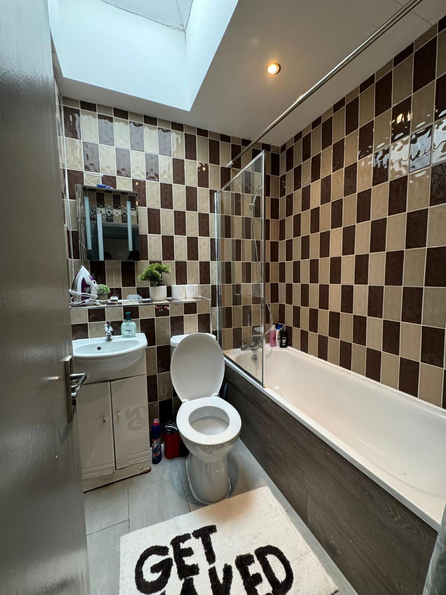 לונדון 2 Bedroom Flat In Euston 2 Mins Away From Station, No Lift מראה חיצוני תמונה